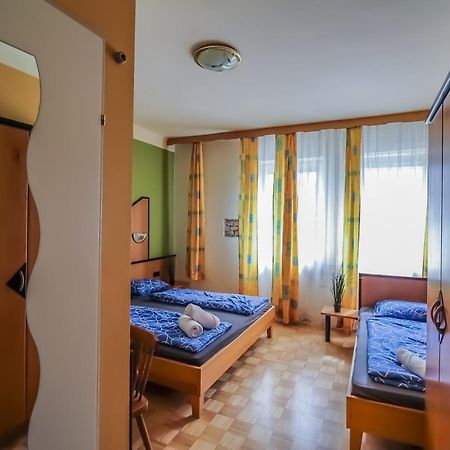 Cozy Rooms - U3 Hutteldorferstrasse Viena Exterior foto