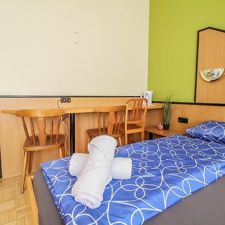 Cozy Rooms - U3 Hutteldorferstrasse Viena Exterior foto