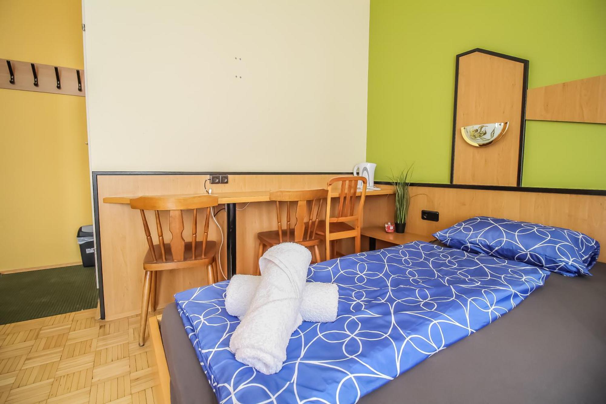 Cozy Rooms - U3 Hutteldorferstrasse Viena Exterior foto