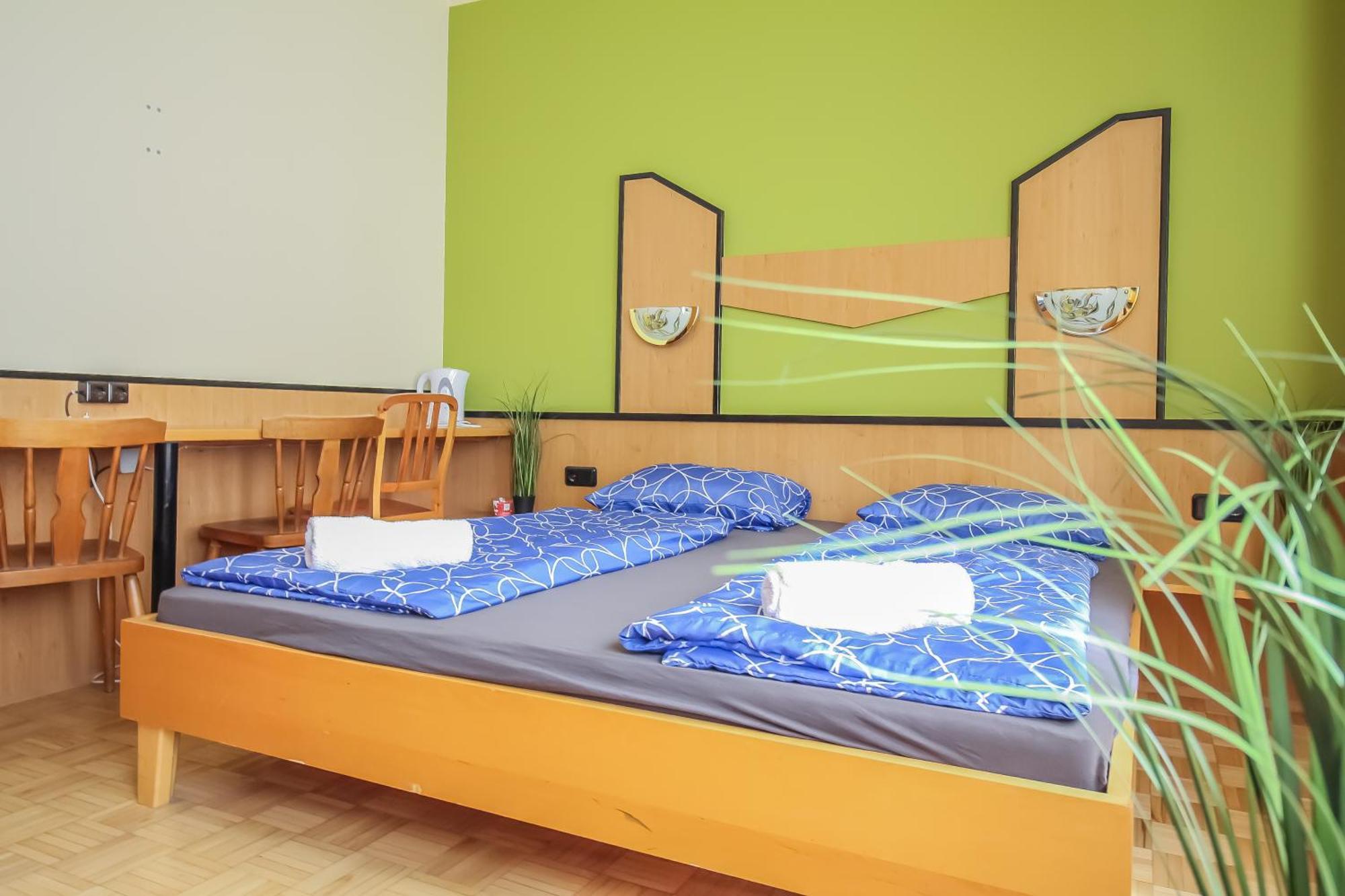 Cozy Rooms - U3 Hutteldorferstrasse Viena Exterior foto