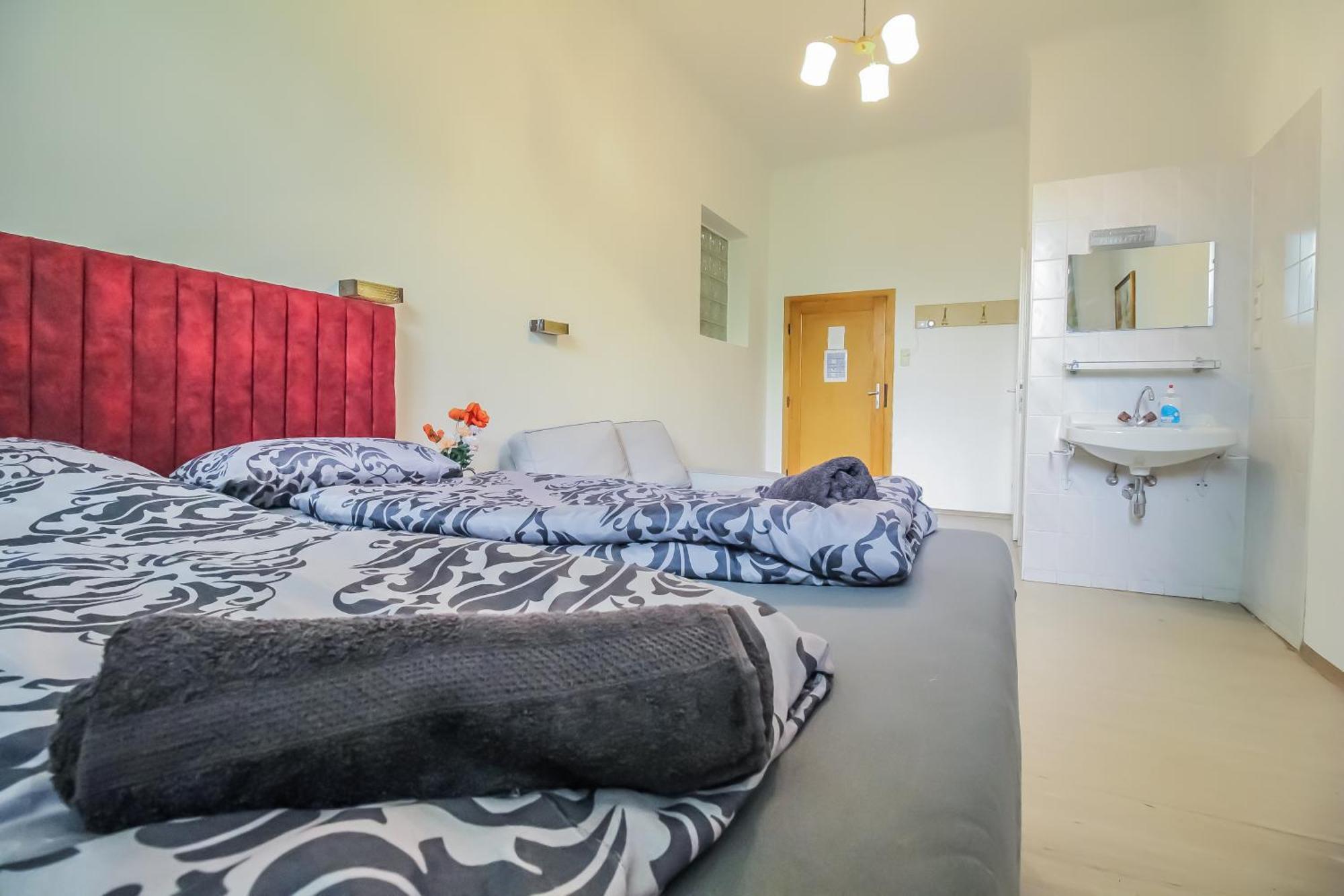 Cozy Rooms - U3 Hutteldorferstrasse Viena Exterior foto