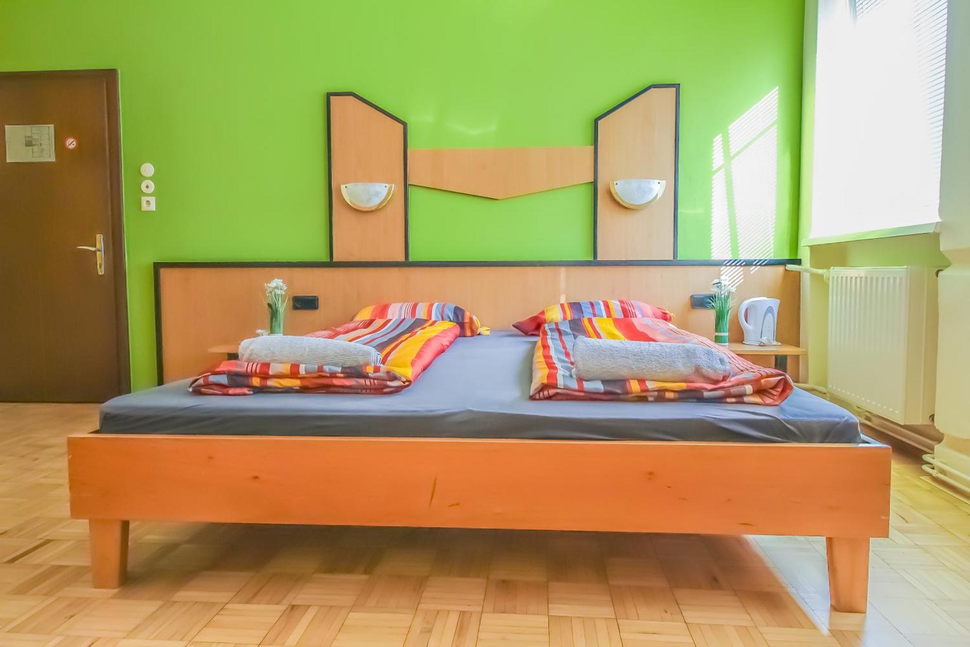 Cozy Rooms - U3 Hutteldorferstrasse Viena Exterior foto