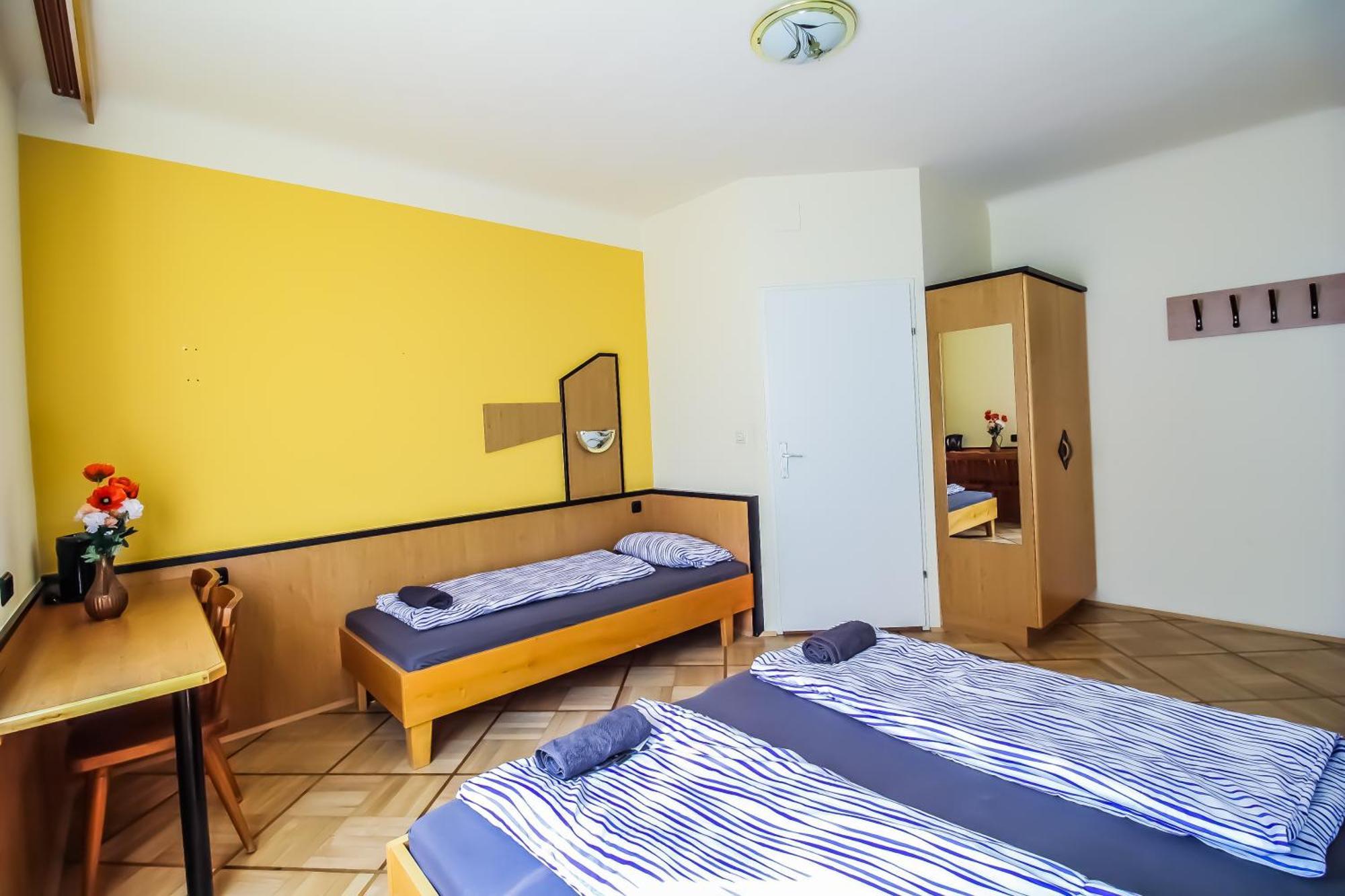 Cozy Rooms - U3 Hutteldorferstrasse Viena Exterior foto