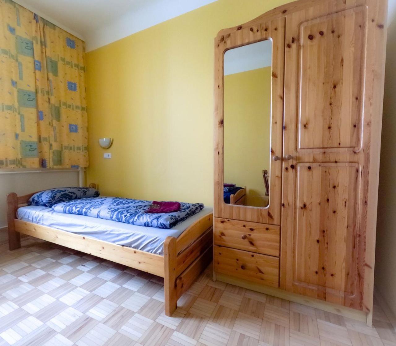 Cozy Rooms - U3 Hutteldorferstrasse Viena Exterior foto