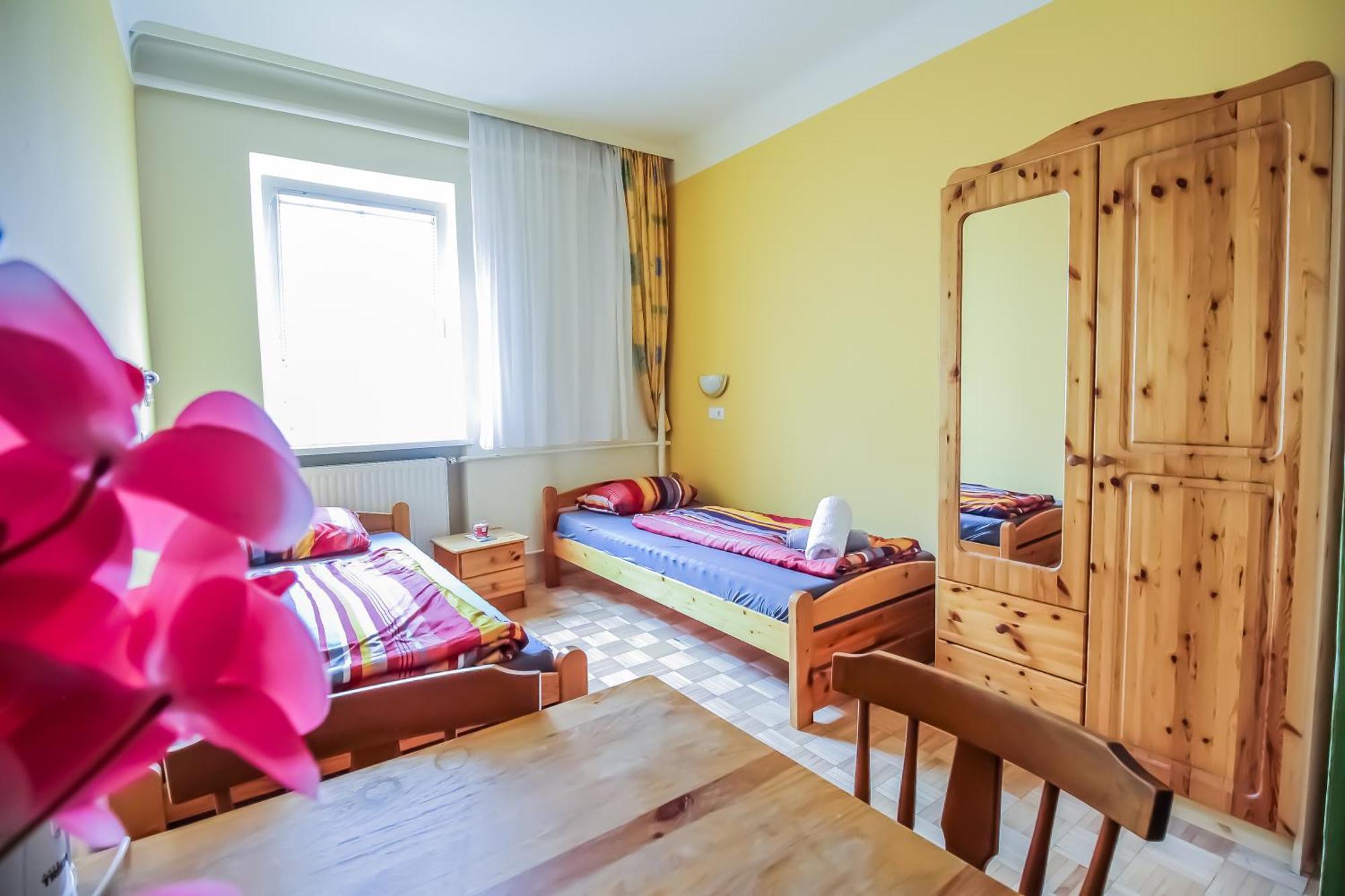 Cozy Rooms - U3 Hutteldorferstrasse Viena Exterior foto