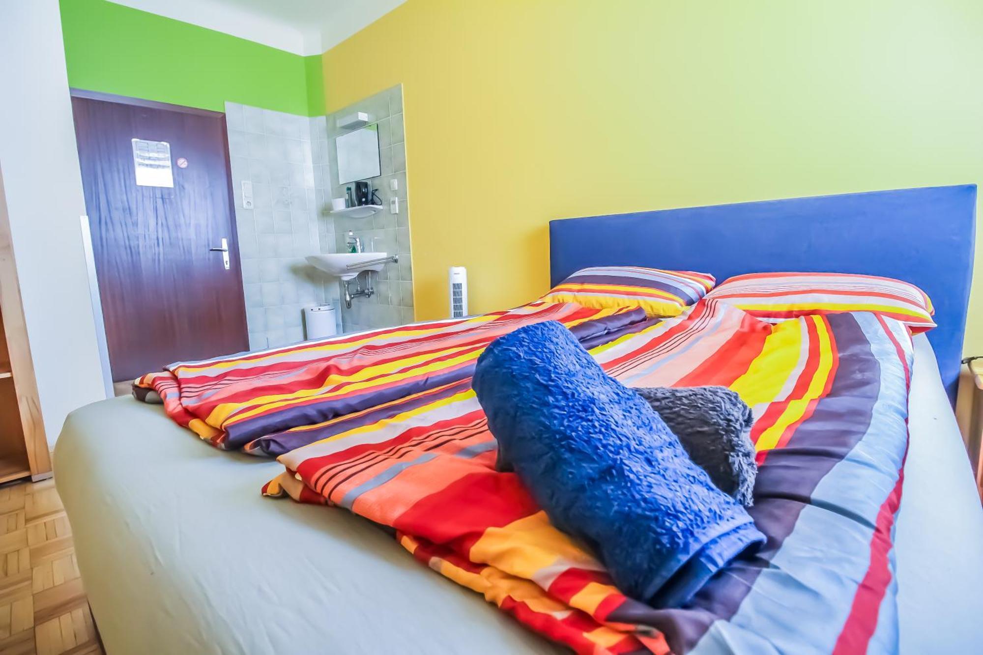 Cozy Rooms - U3 Hutteldorferstrasse Viena Exterior foto