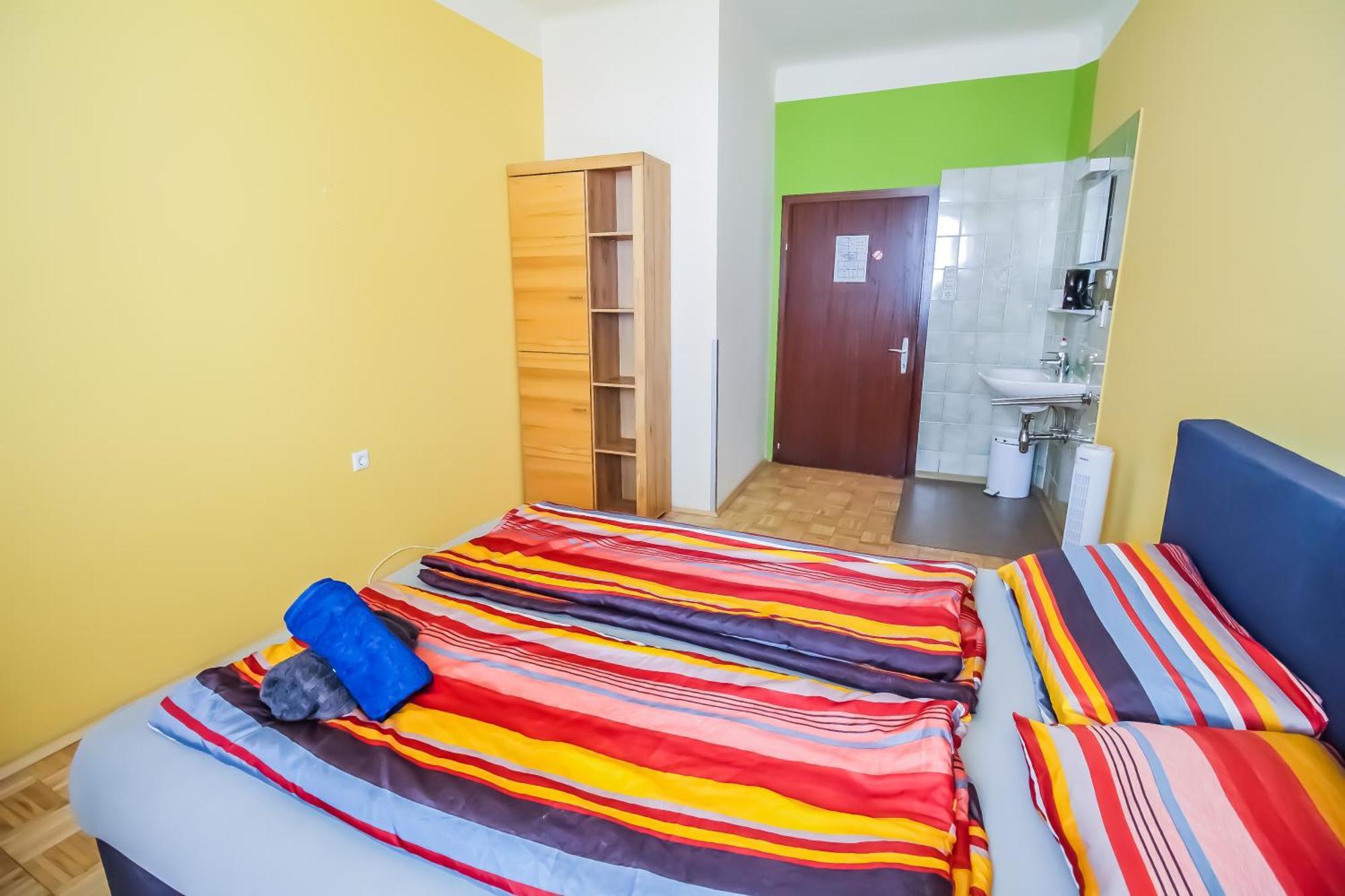 Cozy Rooms - U3 Hutteldorferstrasse Viena Exterior foto
