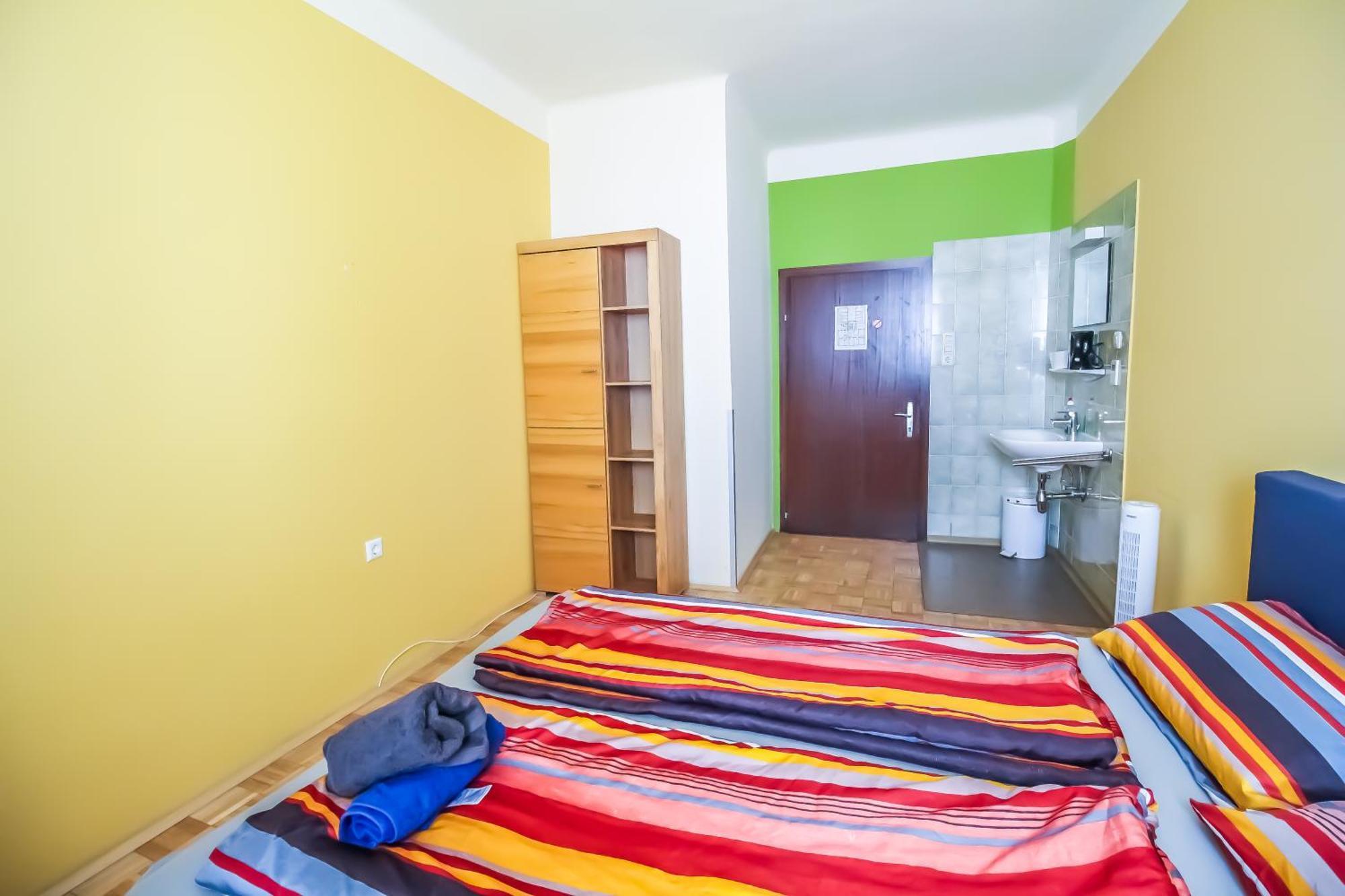 Cozy Rooms - U3 Hutteldorferstrasse Viena Exterior foto