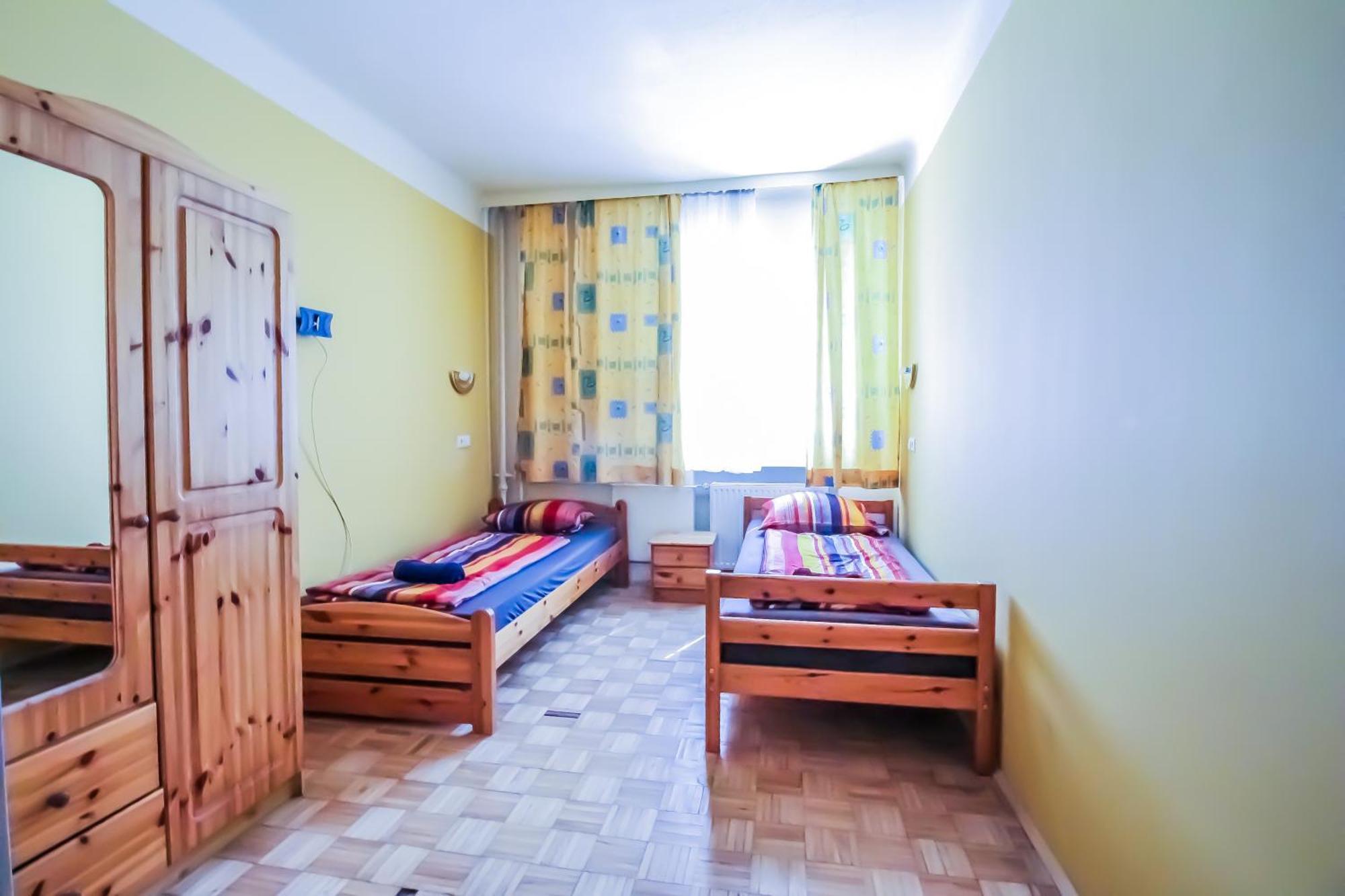 Cozy Rooms - U3 Hutteldorferstrasse Viena Exterior foto