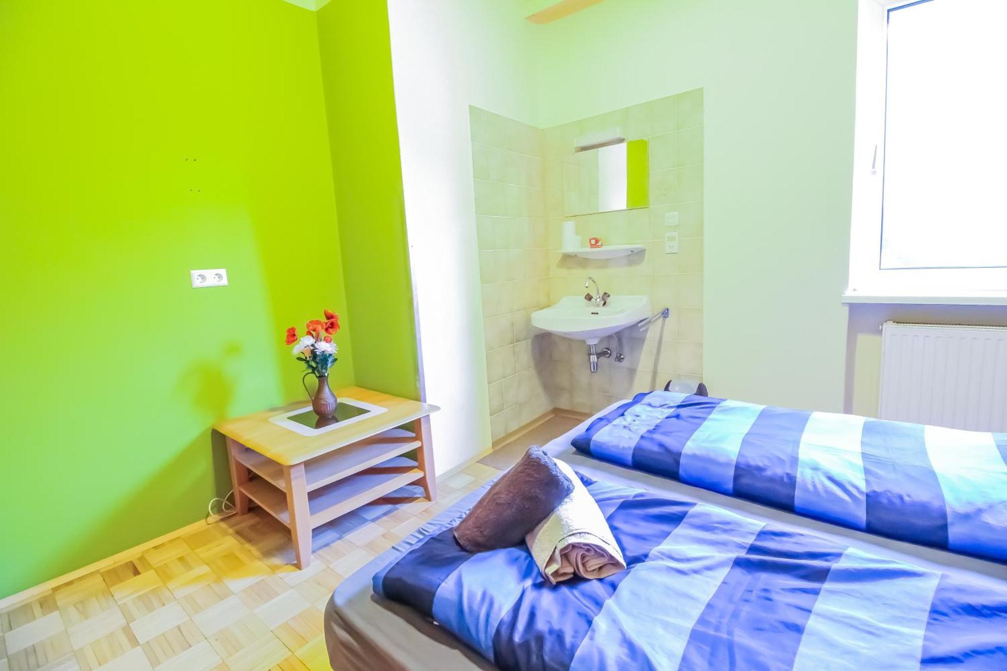 Cozy Rooms - U3 Hutteldorferstrasse Viena Exterior foto