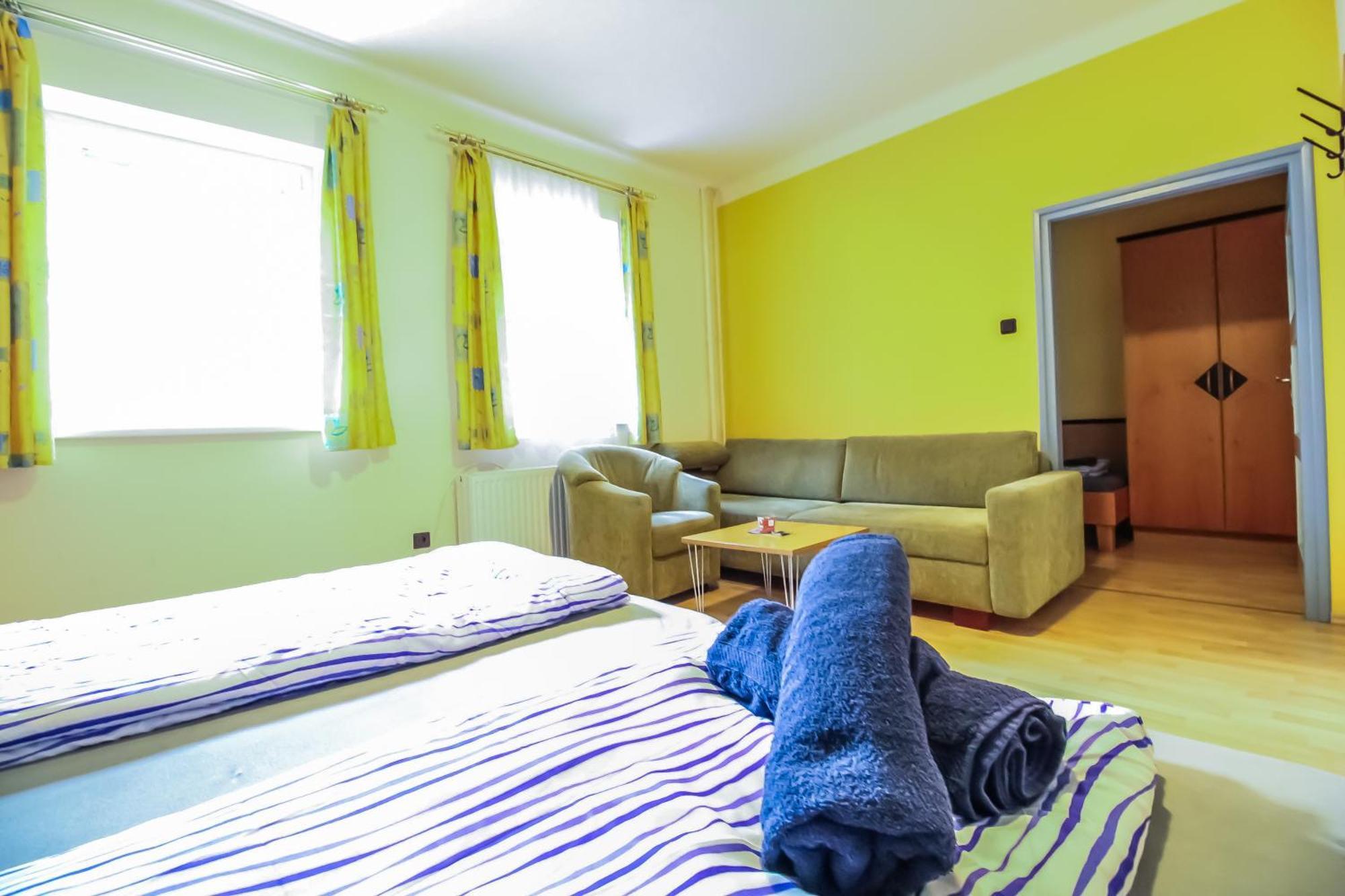 Cozy Rooms - U3 Hutteldorferstrasse Viena Exterior foto