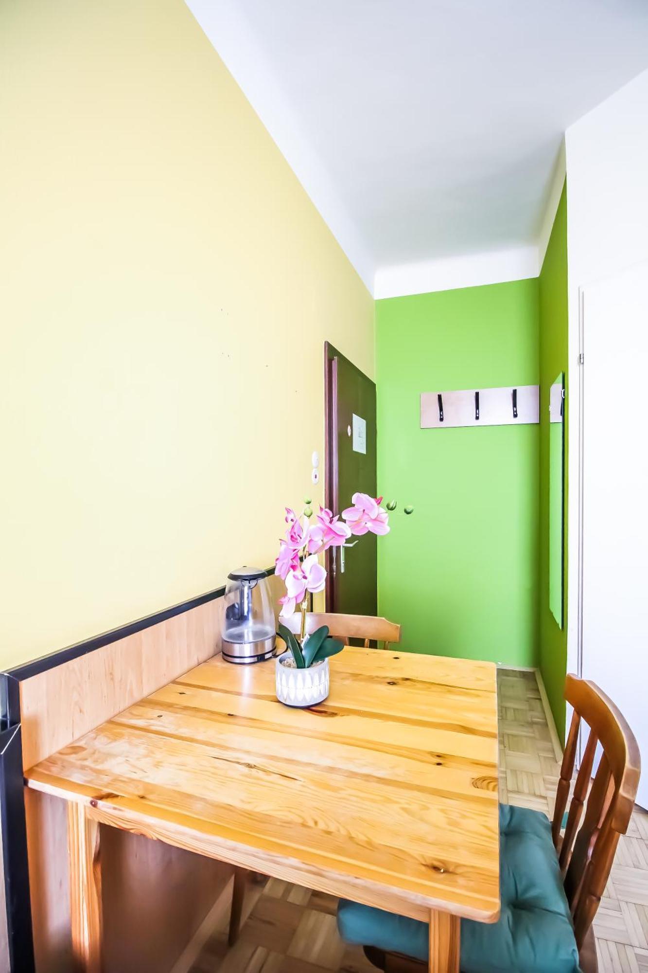Cozy Rooms - U3 Hutteldorferstrasse Viena Exterior foto