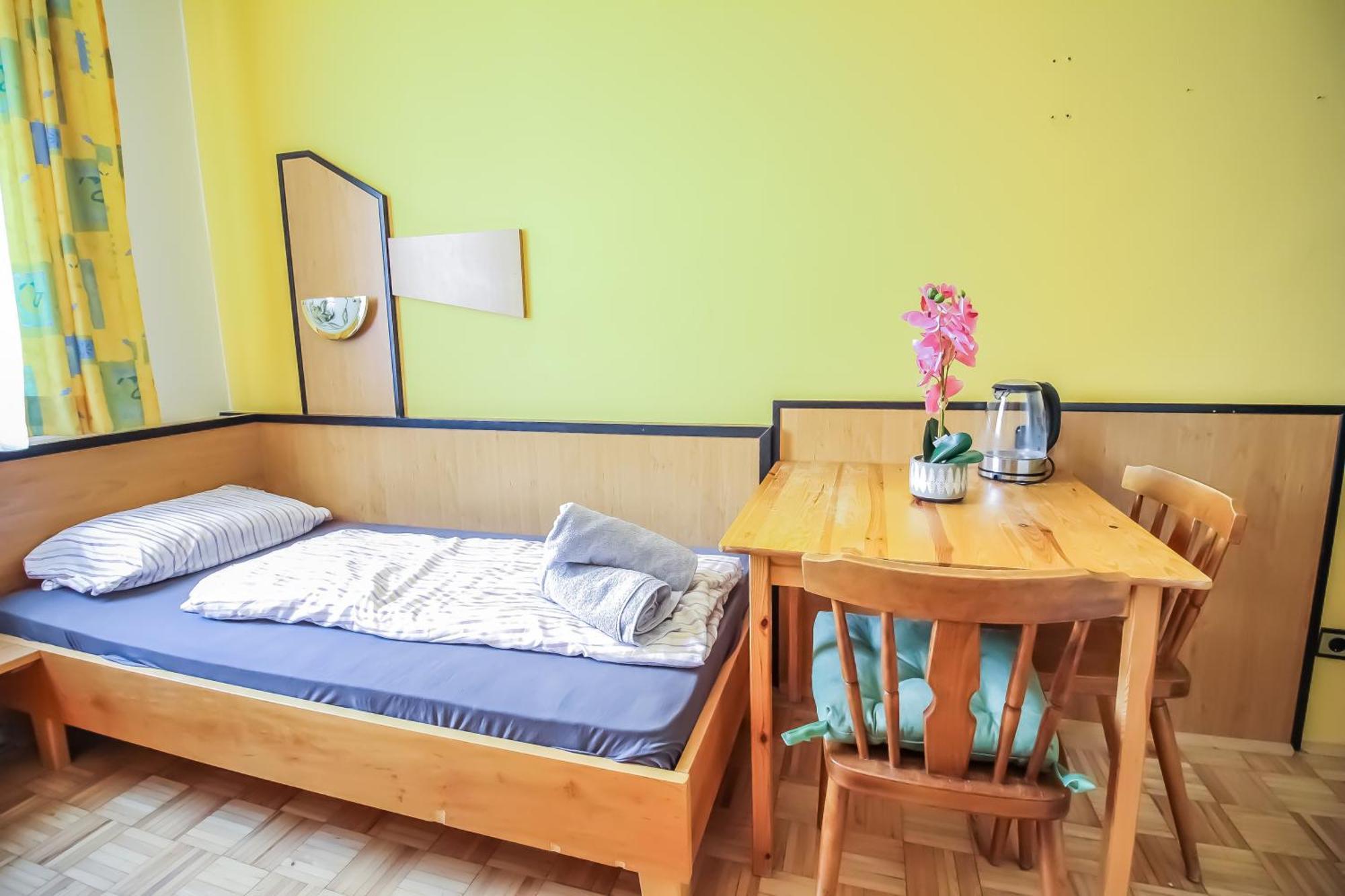 Cozy Rooms - U3 Hutteldorferstrasse Viena Exterior foto
